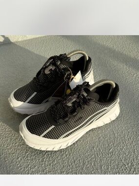 NOR Black and White Women's Grid-Pattern Sneakers